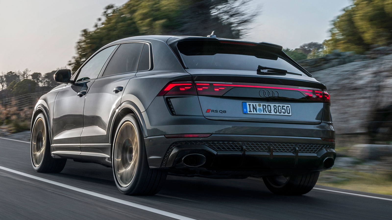 Ντεμπούτο για το ανανεωμένο Audi RS Q8 και το νέο RS Q8 Performance.